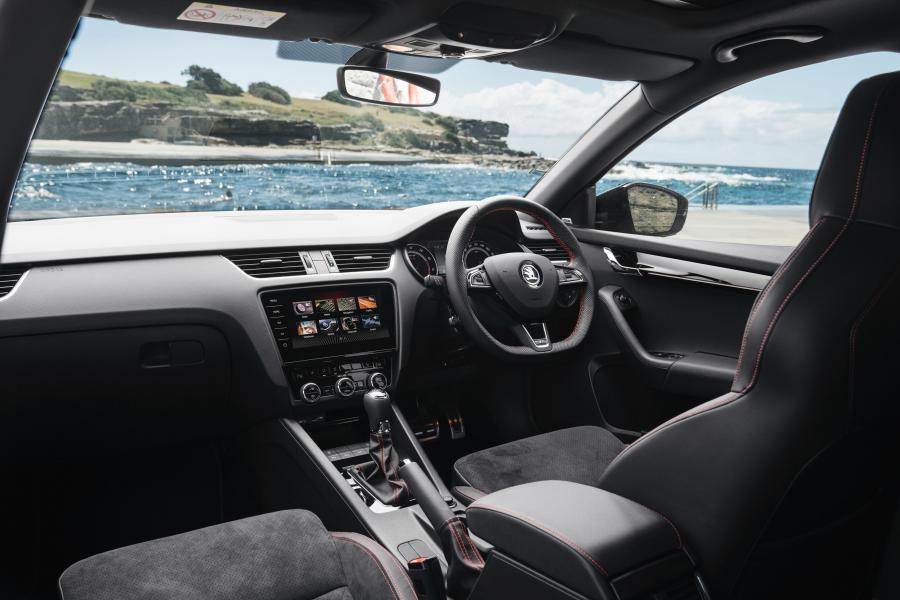 Торпедо Skoda Octavia RS 245 Combi (5E) 2017 года  (AU) (фото 32 из 40)
